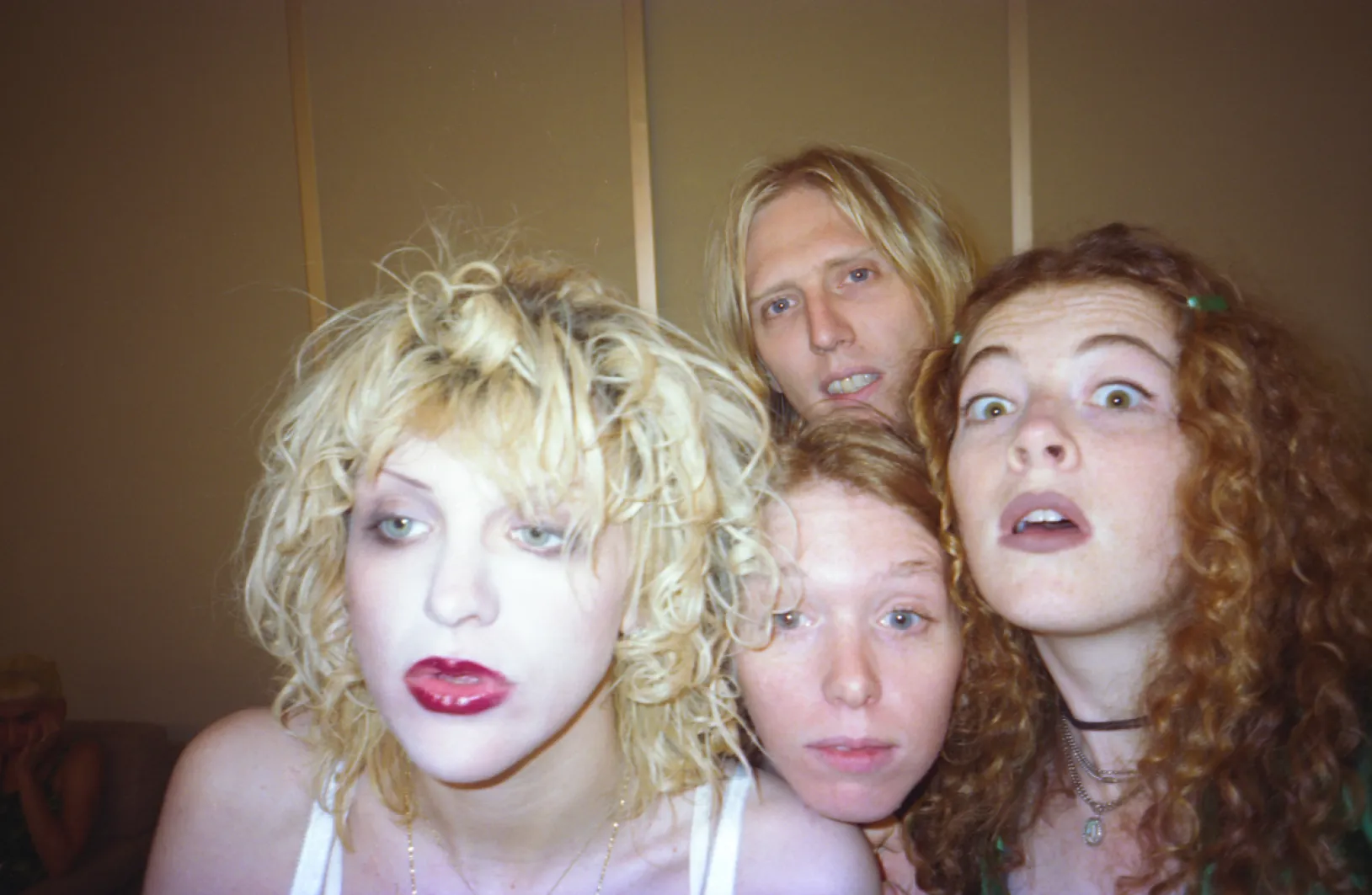 <p><meta charset="utf-8">Melissa Auf der Maur,&nbsp;<em>Self-Portrait with Hole, Lollapalooza, USA</em>, 1995, courtesy of Melissa Auf der Maur</p>