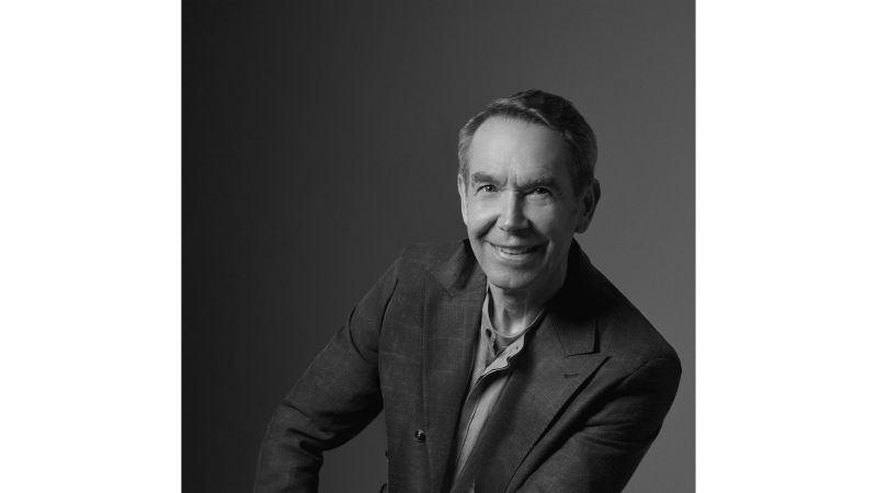 headshot of artist Jeff Koons