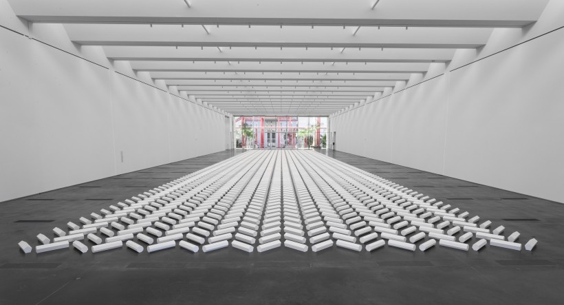 Image: Walter De Maria, The 2000 Sculpture, 1992