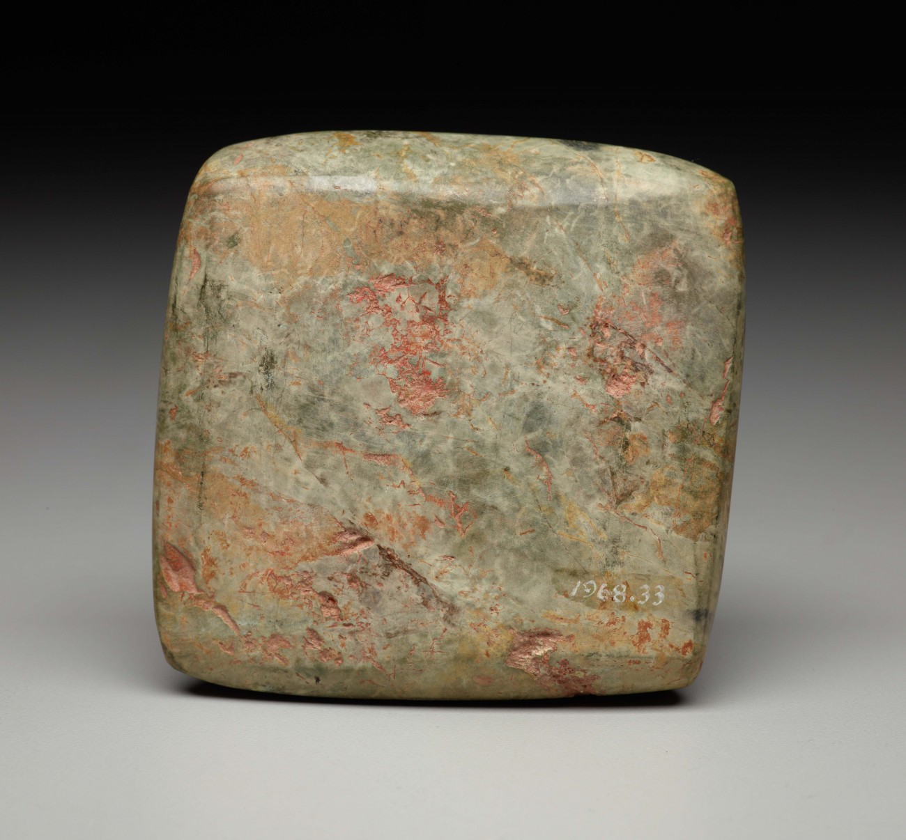 Lápida con símbolos grabados, 900–500