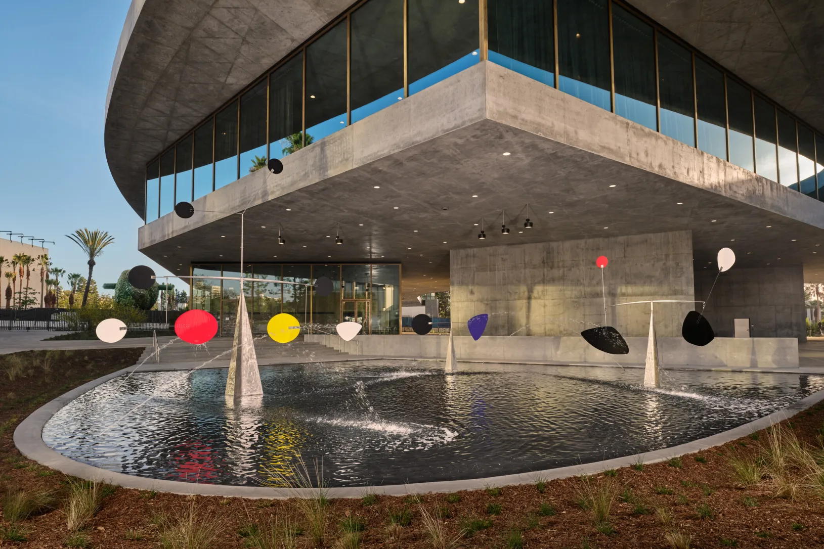 <p>Alexander Calder, <em>Three Quintains (Hello Girls)</em>, 1964, Los Angeles County Museum of Art, Art Museum Council Fund, © Calder Foundation, New York/Artists Rights Society (ARS), New York, photo © Fredrik Nilsen Studio</p>