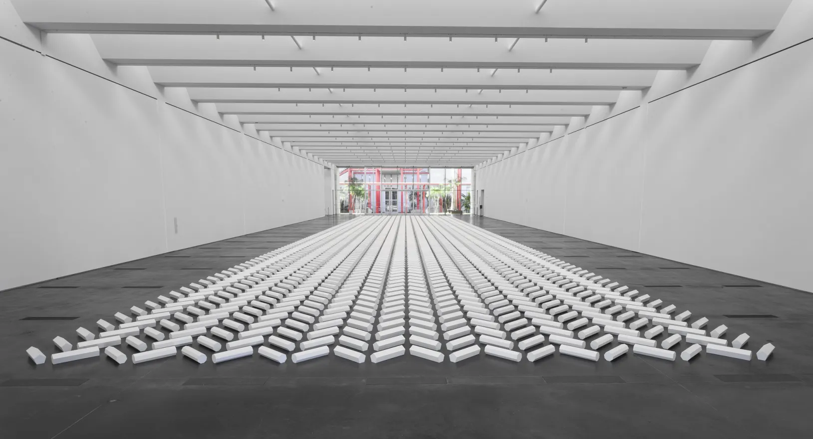 Image: Walter De Maria, The 2000 Sculpture, 1992