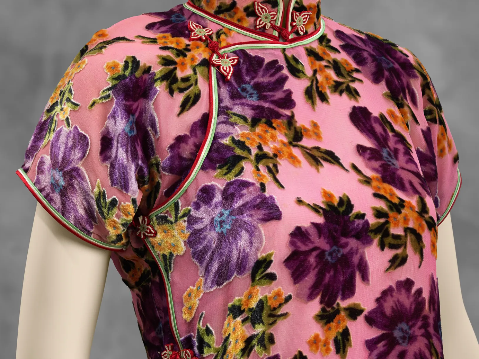 Dress (Qipao) (detail), China, late 1930s, Los Angeles County Museum of Art, Costume Council Acquisition Fund, © Jason Wu, photo © Museum Associates/LACMA