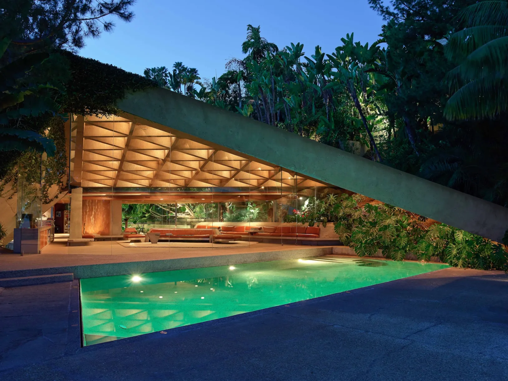 <p>John Lautner, <em>Goldstein House</em>, completed 1963, remodeled 1980–94, Los Angeles County Museum of Art, promised gift of James Goldstein, photo © Jeff Green</p>