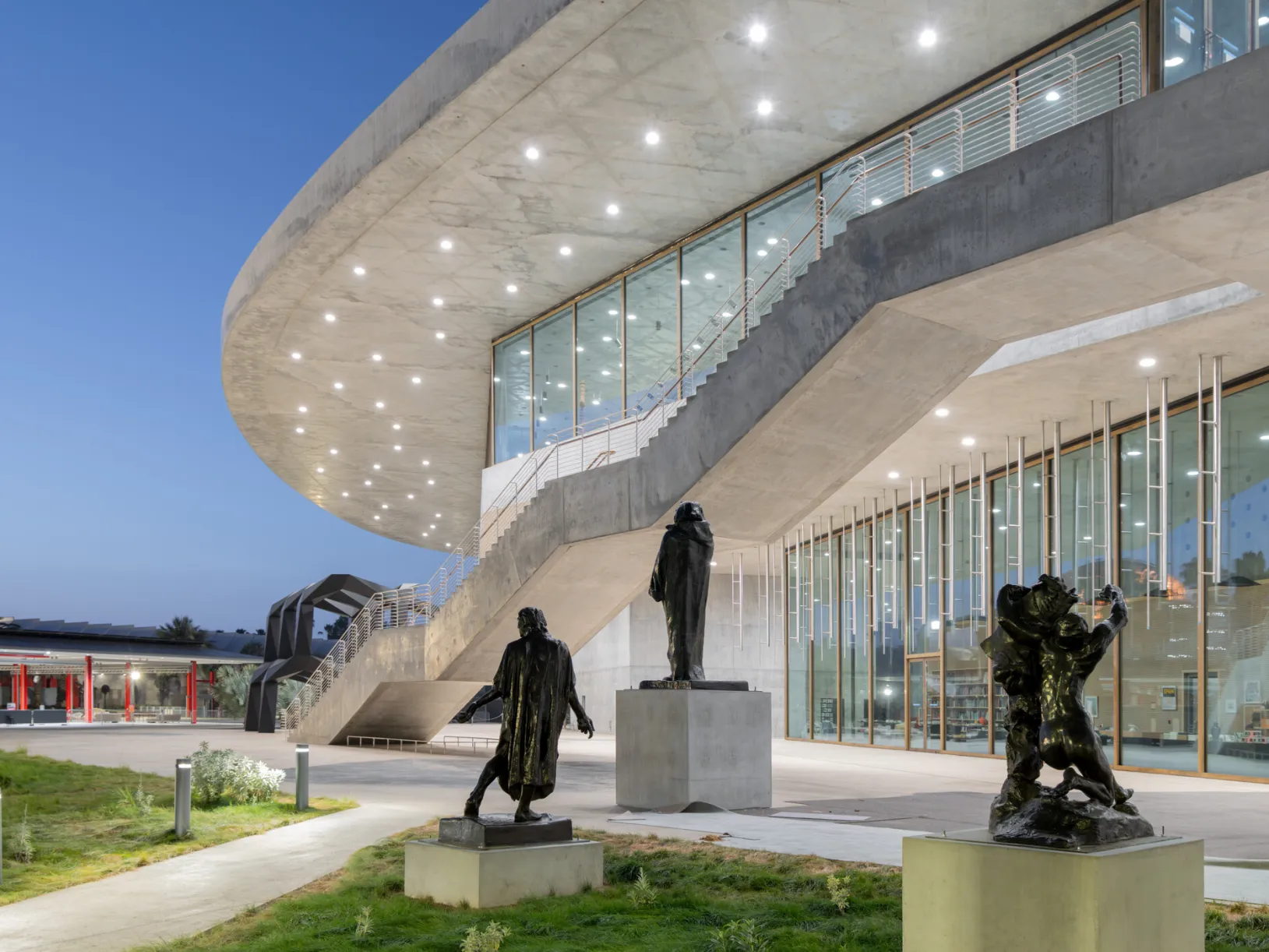 <p>Iris and B. Gerald Cantor Sculpture Garden, David Geffen Galleries at LACMA, photo © Iwan Baan</p>