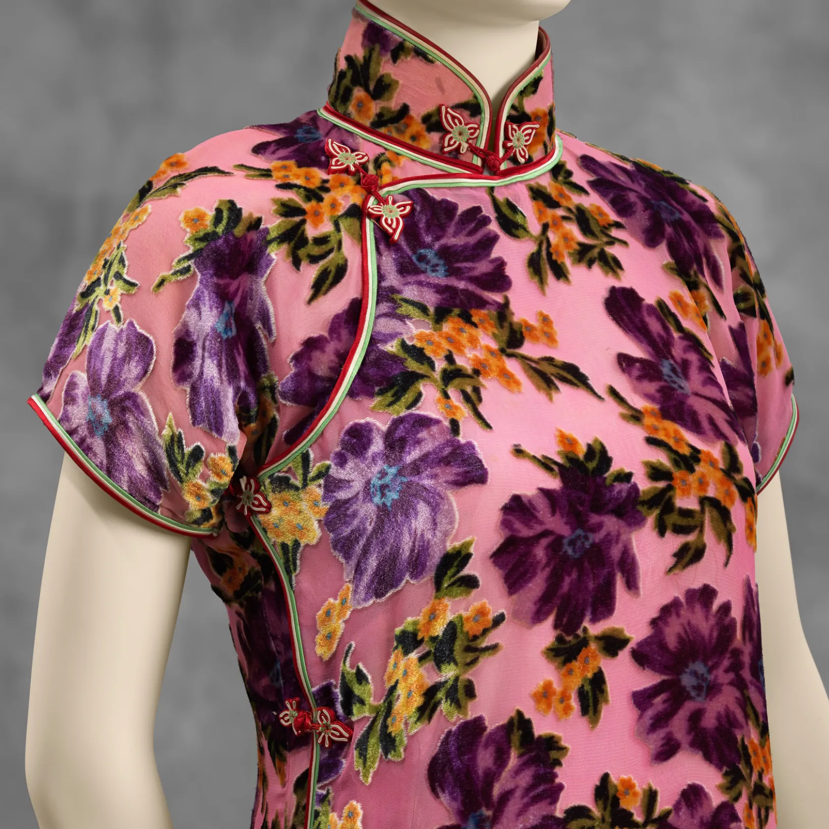 Dress (Qipao) (detail), China, late 1930s, Los Angeles County Museum of Art, Costume Council Acquisition Fund, © Jason Wu, photo © Museum Associates/LACMA